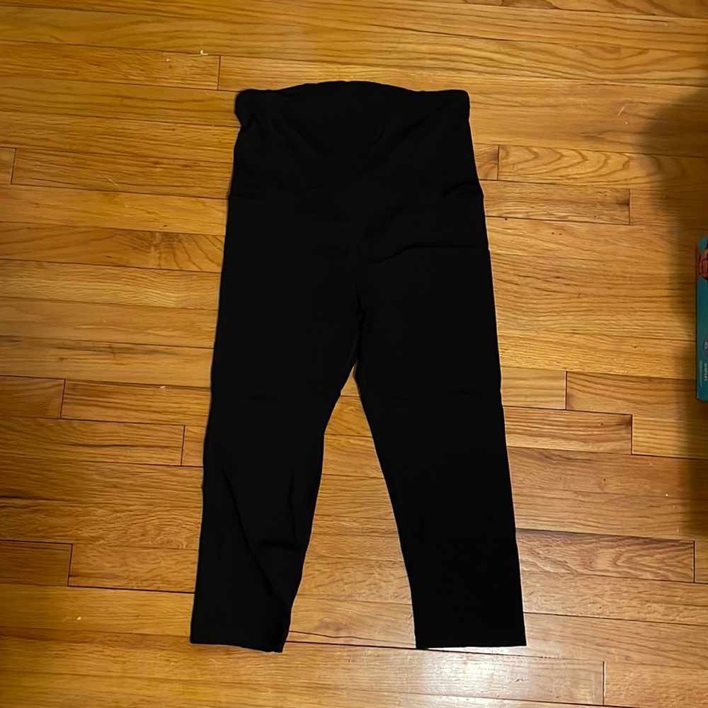 INGRID & ISABEL Maternity Workout Capri